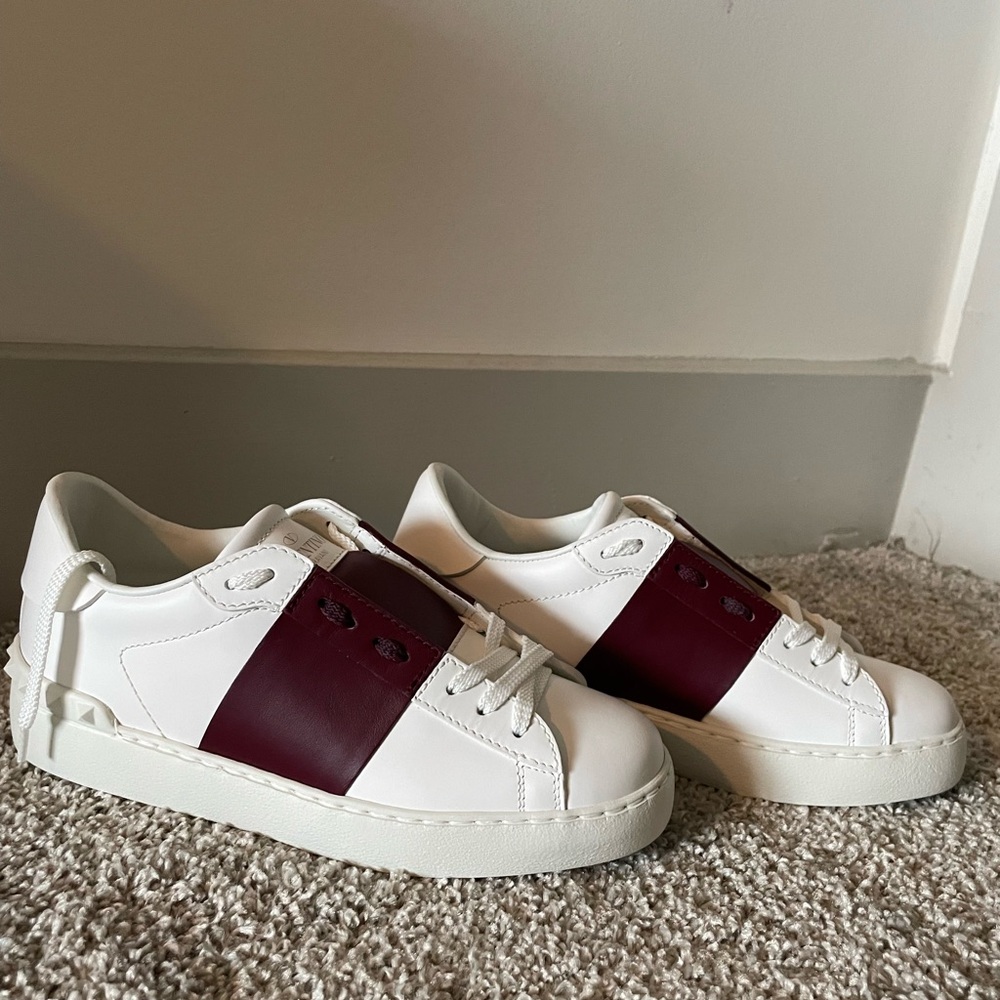 ⭐️ NWOT Valentino Red Size 5 Sneakers. ⭐️